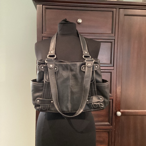 Tignanello Black Leather Women's Shoulder Bag - Picture 3 of 16